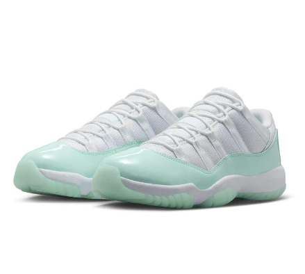 Air Jordan 11 Retro Low WMNS 'Igloo'