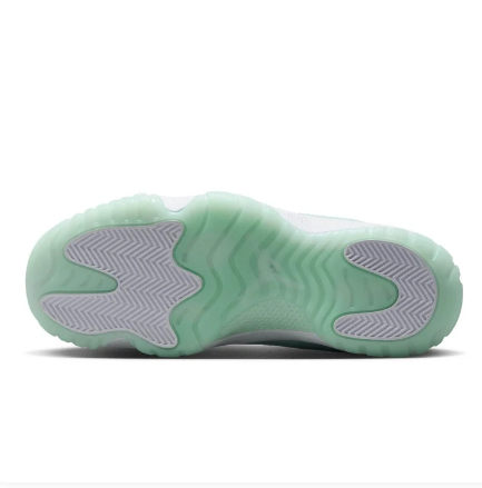 Air Jordan 11 Retro Low WMNS 'Igloo'
