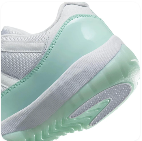 Air Jordan 11 Retro Low WMNS 'Igloo'